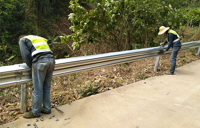 长治高速公路护栏的定期维护与保养