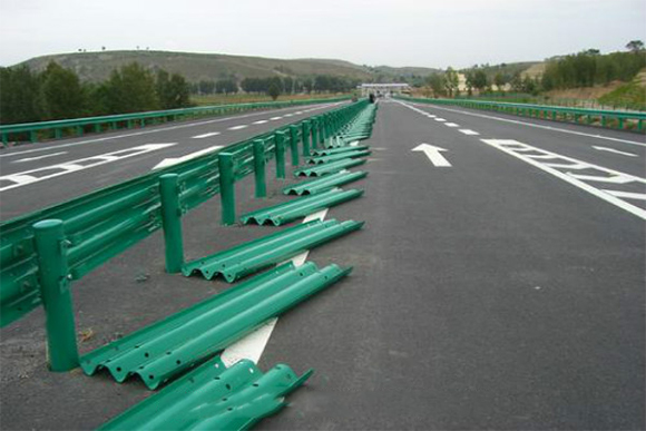 长治波形护栏的维护与管理确保道路安全的关键步骤